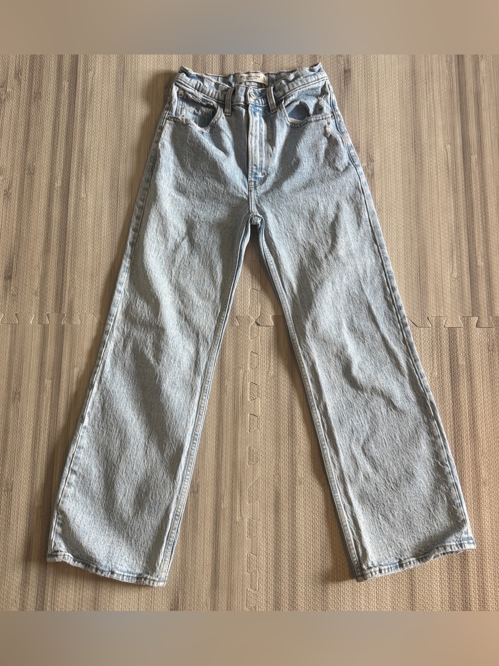 Abercrombie & Fitch Women's 90s Relaxed High Rise Jeans